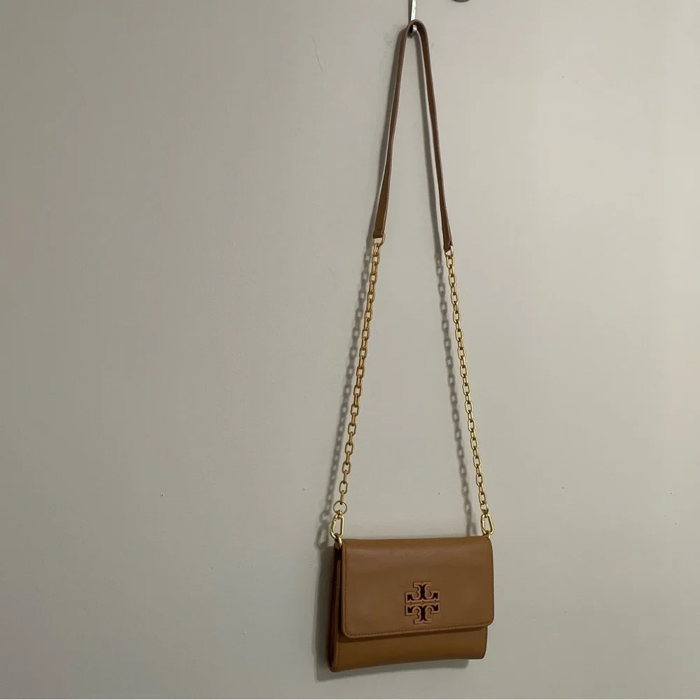 Tory Burch Britton Chain‎ Leather Crossbody with Gold Chain.